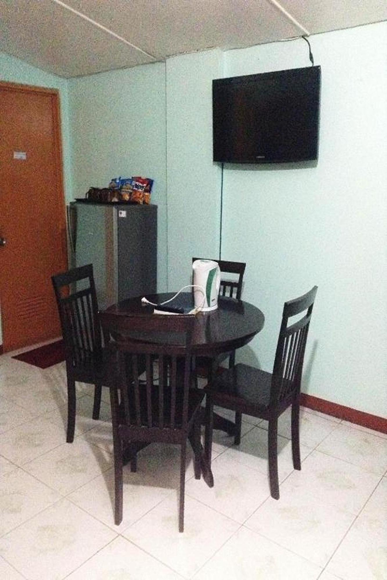 Citadel Bed And Breakfast Puerto Princesa Buitenkant foto